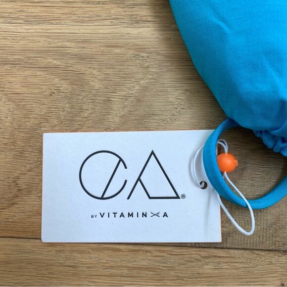 Vitamin A Reversible Blue Ruffle Triangle Bikini Top NEW Small/6 - Picture 4 of 7